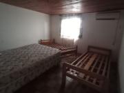 VENDE CASA CON AMPLIO TERRENO!