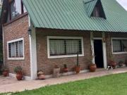 VENDE CASA CON HERMOSO PARQUE Y PILETA ALVAREZ LOS PINOS