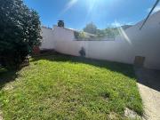 VENDE CASA CON PARQUE Y 2 COCHERAS EN V. ALSINA
