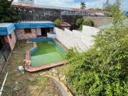 VENDE casa con piscina en zona centro