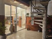 VENDE casa con piscina zona centro
