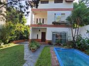 Vende casa de 5 amb. con pileta en Villa Adelina Vende casa de 5 amb. con pileta en Villa Adelina