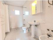 VENDE CASA DE CAMPO ADOSADA EN LA MANGA CLUB. 7 DORMTS,...