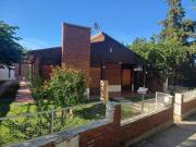 VENDE CASA EN BARRIO CAMPAMENTO UNO PLAZA HUINCUL