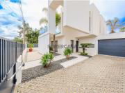 Vende moradia T4 localizada na Aroeira