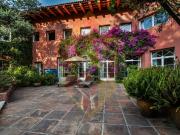 VENDE O RENTA CASA EN CALLE CERRADA EN LOMAS ALTAS