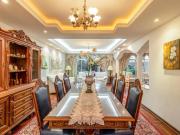 Vende ou aluga casa com 480mÂ², 5 suÃtes, 6 vagas,...