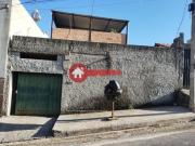 VENDE SE 2 CASAS com espaço para construir mais uma de...