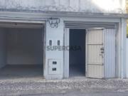 Vende se 2 garagens com 18m2 cada, na Estrada de Eiras