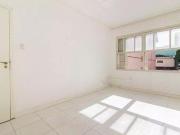 Vende se apartamento semi mobiliado de 2 quartos Menino Deus