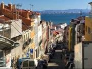 Vende se apartamento T1+1 em Campo de Ourique