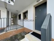 Vende se apartamento T4 com 2 lugares de estacionamento...