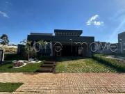 Vende se belíssima casa de 305m2, alto padrão, 4 vagas...