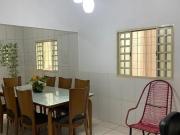Ð Vende se Casa com 3 quartos sendo 1 suÃte, Sala,...