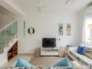 Vende se casa em condomínio residencial com 4 Quartos...