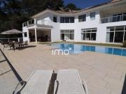 Vende se Casa Estilo Contemporâneo no Cond Fazenda Campo...