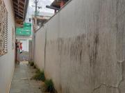 Vende se casa localizada no Centro!
