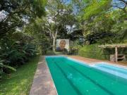 Vende se Casa no Cond. dos Arquitetos Contemporânea e...