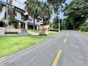 Vende se Casa no Cond. Granja Viana II Gl. 2 5d/4sts,...