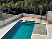 Vende se e aluga se linda casa mobiliada 3 suítes...