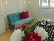 Vende se excelente T3 com varanda, em Benfica Lisboa