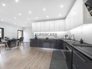 Vende se fantástica moradia em Mem Martins