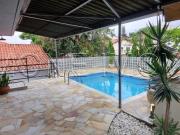 Vende se linda casa no São Francisco com 296m2, com 4...