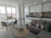 Vende se magnifico T3 com varanda, em Benfica