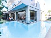 Vende se Moradia T4 de Luxo com piscina na Aroeira |...