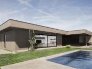 Vende se Moradia Térrea C. Piscina Braga Prado