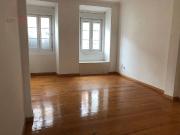 Vende se Prdio Misto com 3 pisos na Estrela Lisboa