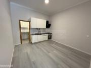 Vende se T1 Loja transformada em habitao, em Belas...