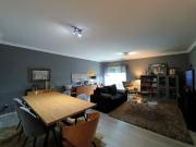 Vende se T2 em Caxias