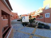 Vende Se T2 em condomínio com piscina e amplos jardins....