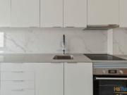 Vende se T2 totalmente remodelado com boa exposição...