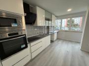 Vende se T2 totalmente remodelado em Oeiras, a poucos...