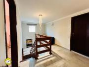 Vende sobrado de esquina, frente para o mar, com 04...