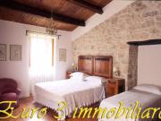 Locale commerciale con giardino a Ascoli Piceno