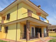 Villa con box a Anzio