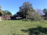 VENDE VIVIENDA EN AMPLIO LOTE FRENTE AL HIPERMERCADO...