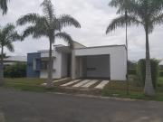 VENDEMOS CASA CAMPESTRE UN PISO COND.BARU VILLAVICENCIO