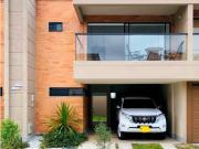 VENDEMOS CASA ENTRE LLANOGRANDE Y SAN ANTONIO