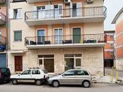 VENDESI AMPI E COMODI LOCALI IN VIA CAMPANIA, 3, 5, 7...