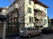 Vendesi appartamento a Carate Brianza via Federico...