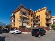 Vendesi appartamento a Giardini Naxos via porticato, 2