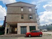 VENDESI APPARTAMENTO LUMINOSO IN RIONE DEGLI ZOCCOLANTI...