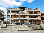 VENDESI APPARTAMENTO RISTRUTTURATO CON POSTO AUTO IN VIA... VENDESI APPARTAMENTO RISTRUTTURATO CON POSTO AUTO IN VIA...