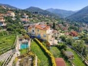 Vendesi attico/mansarda a Genova via Giovanni...