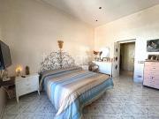 Vendesi bilocale a Napoli, Tribunali