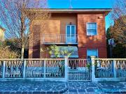 Vendesi casa indipendente a Carpi via Magenta, 12,...